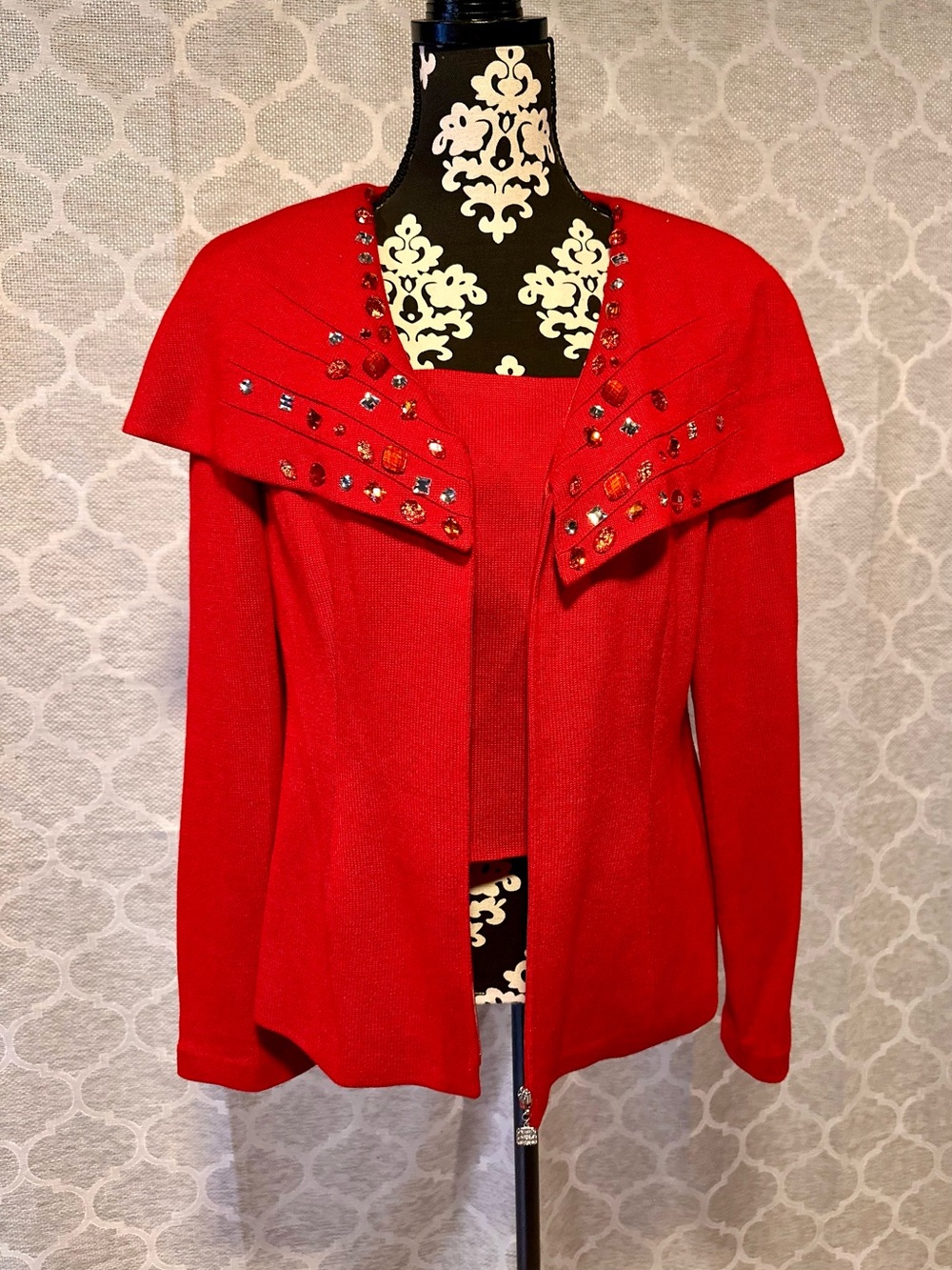 Donna Vinci Knit VTG red luxury knit sweater jacket w/beautiful rhinestones sz10